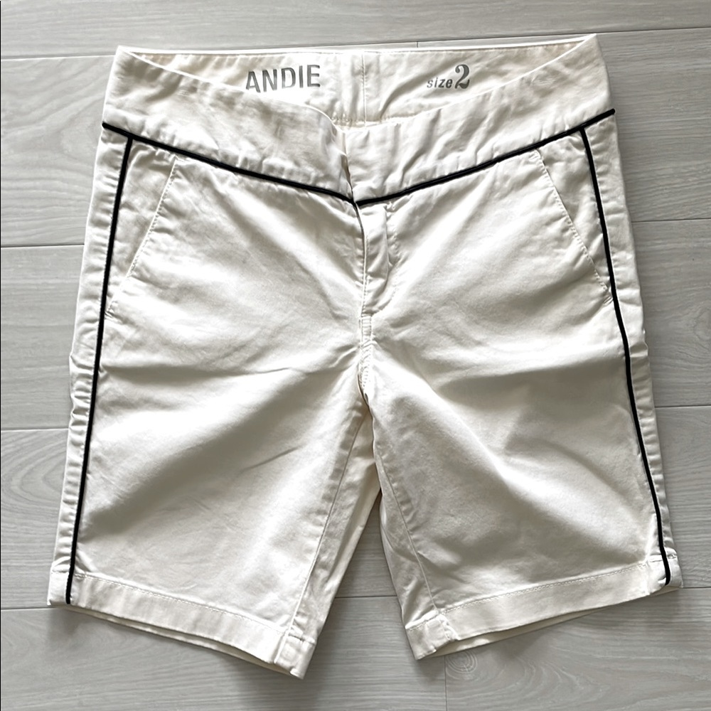 J. Crew Andie 9” Cream w/ Navy Piping Stretch Cotton Chino Shorts